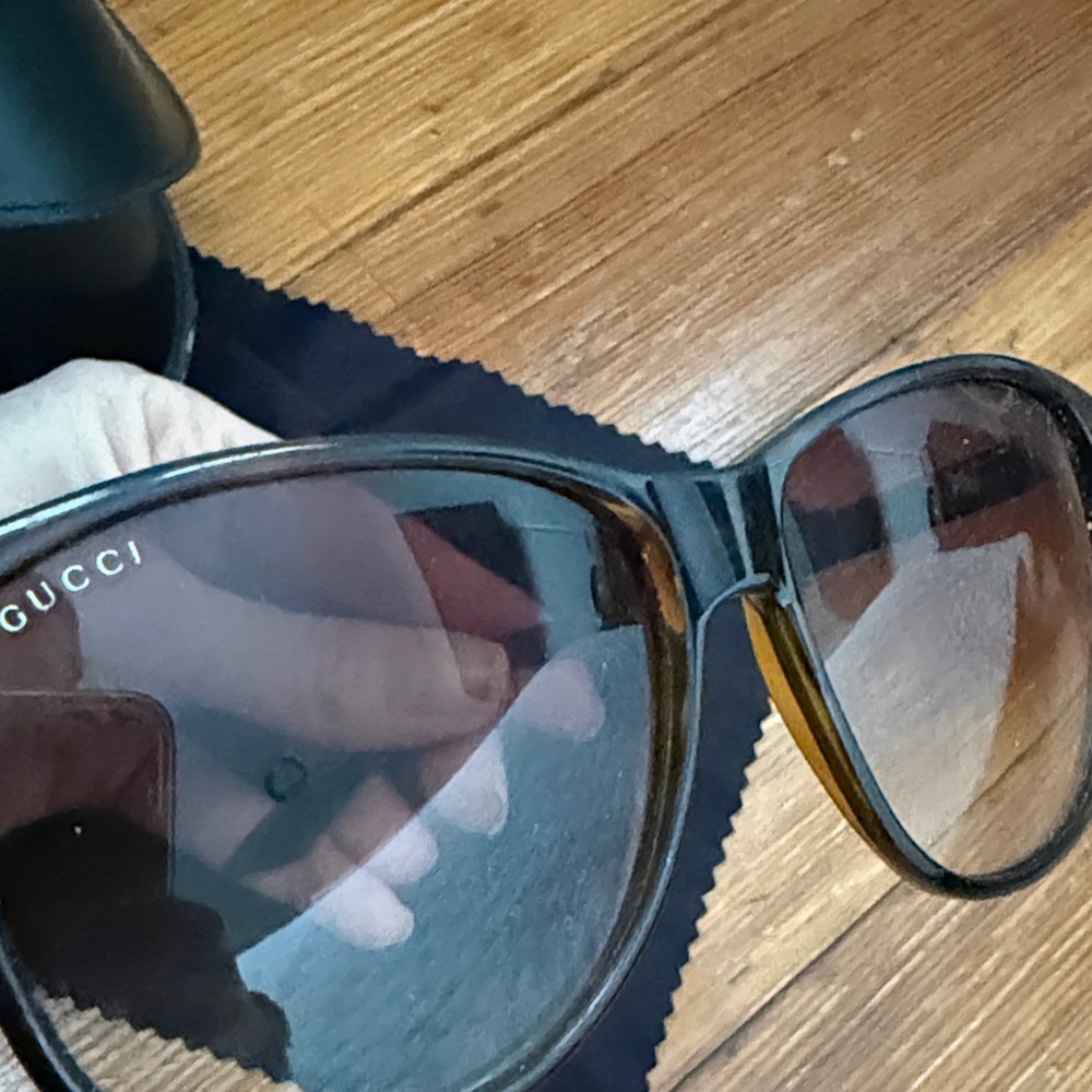 Gucci Men's Black Frame with Brown Gradient Lenses Sunglasses - Picture 7 of 7